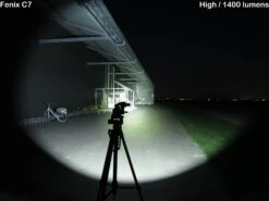 Fenix C7 Wiederaufladbare Taschenlampe, 3000 Lumen -Schnitt Pro Verkäufe FenixC7010