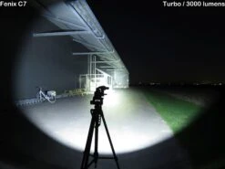 Fenix C7 Wiederaufladbare Taschenlampe, 3000 Lumen -Schnitt Pro Verkäufe FenixC7011